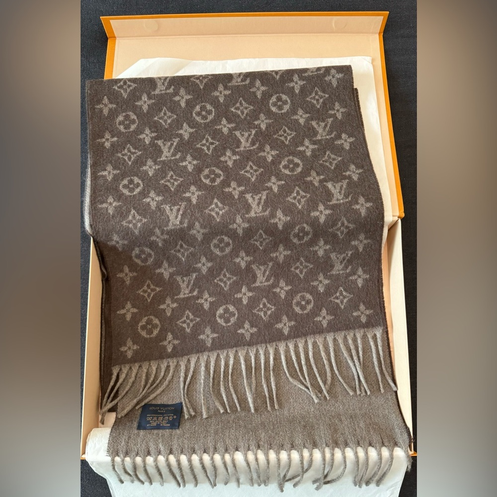 Authentic Men’s Louis Vuitton Scarf - Monogram Gradient Brown